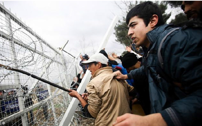 پاپ از بستن مرزها به روی پناهجویان انتقاد کرد